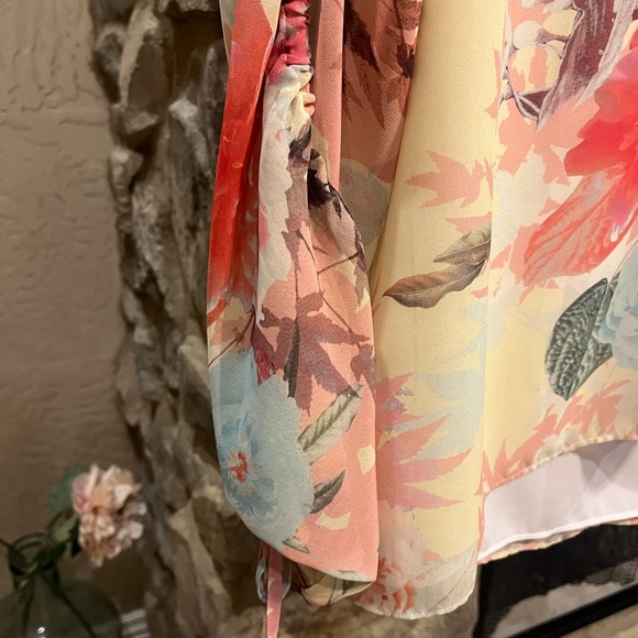 COPY - Vince Camuto Blouse - Picture 3 of 3